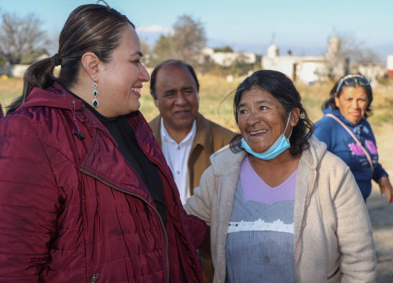 Blanca Angulo ofrece atención directa a la gente de Chiautempan para priorizar obras en las comunidades